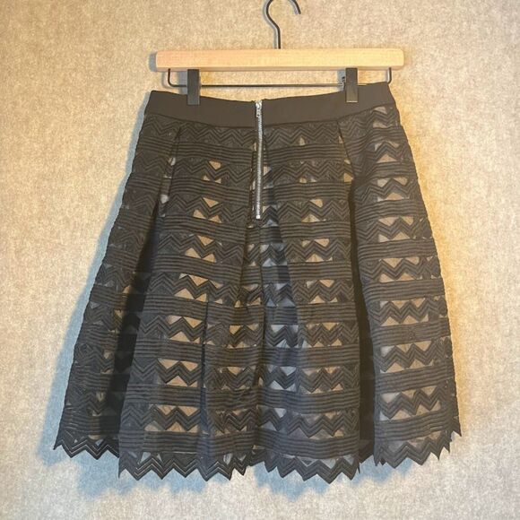Black Pleated Lace Gypsy Rose English Factory Mini Skirt Size Small - Picture 4 of 7